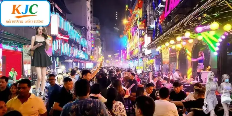 Thông điệp của sự kiện 1000 phần quà tặng tại phố đi bộ Bùi Viện, TP.HCM